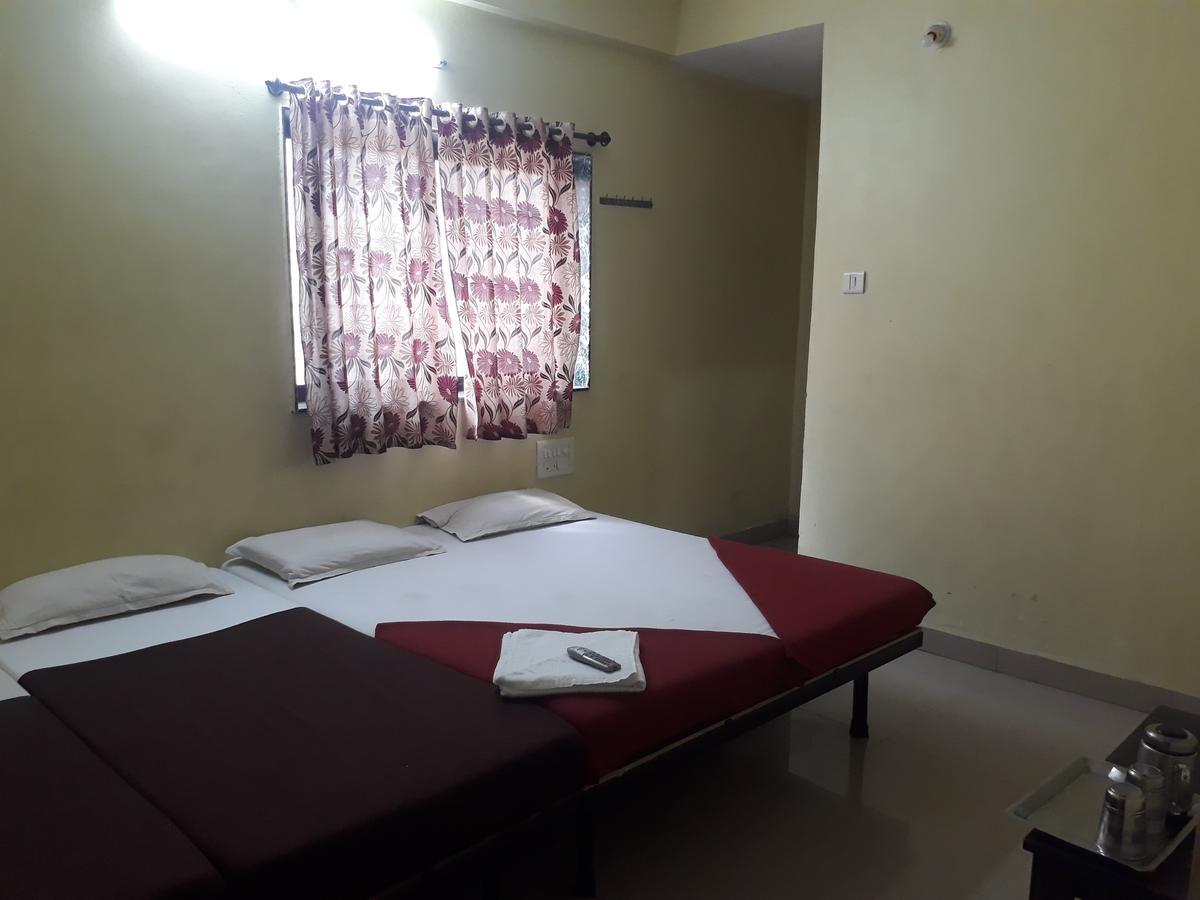 Hotel Gourav Palace Shirdi Extérieur photo