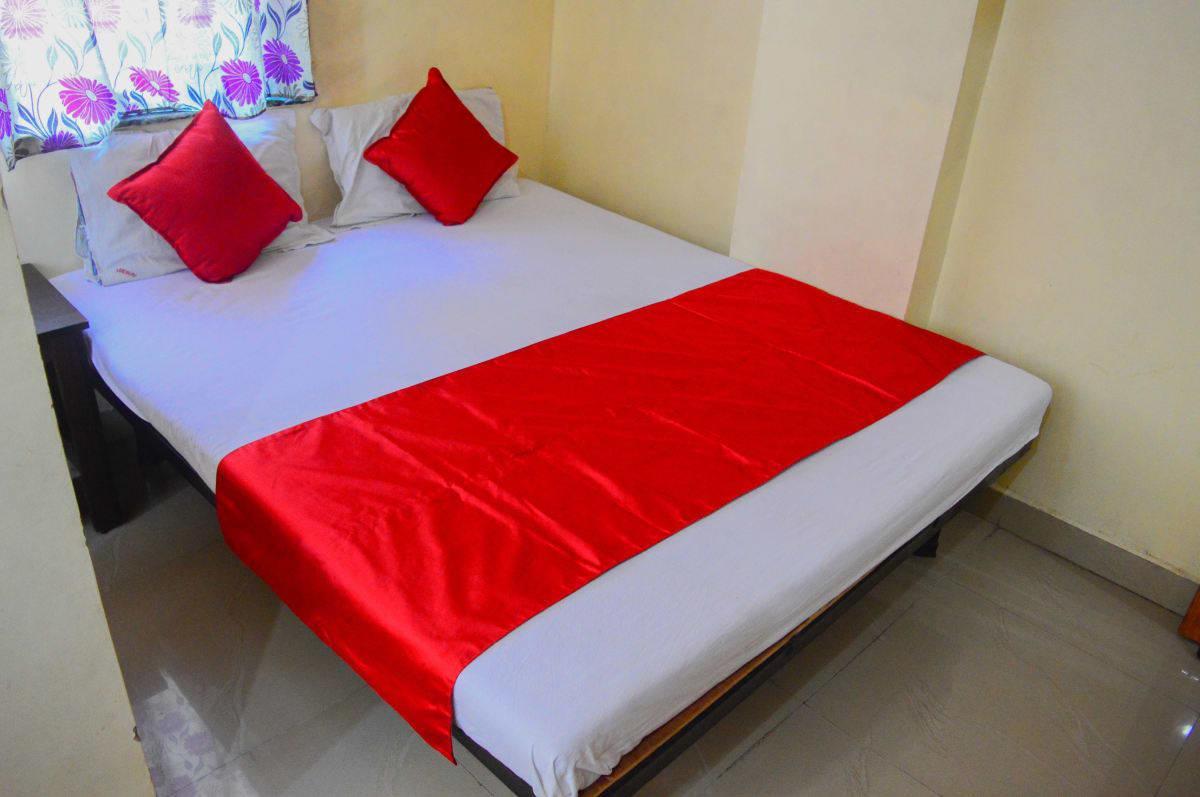 Hotel Gourav Palace Shirdi Extérieur photo