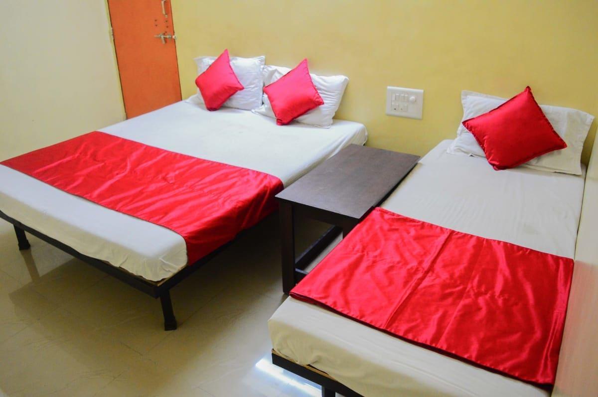 Hotel Gourav Palace Shirdi Extérieur photo